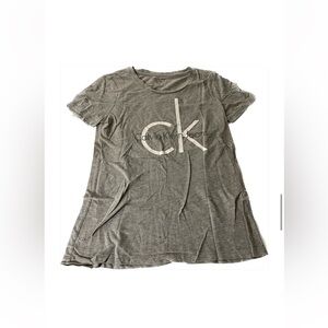 💕 Women’s Calvin Klein grey t-shirt in size small